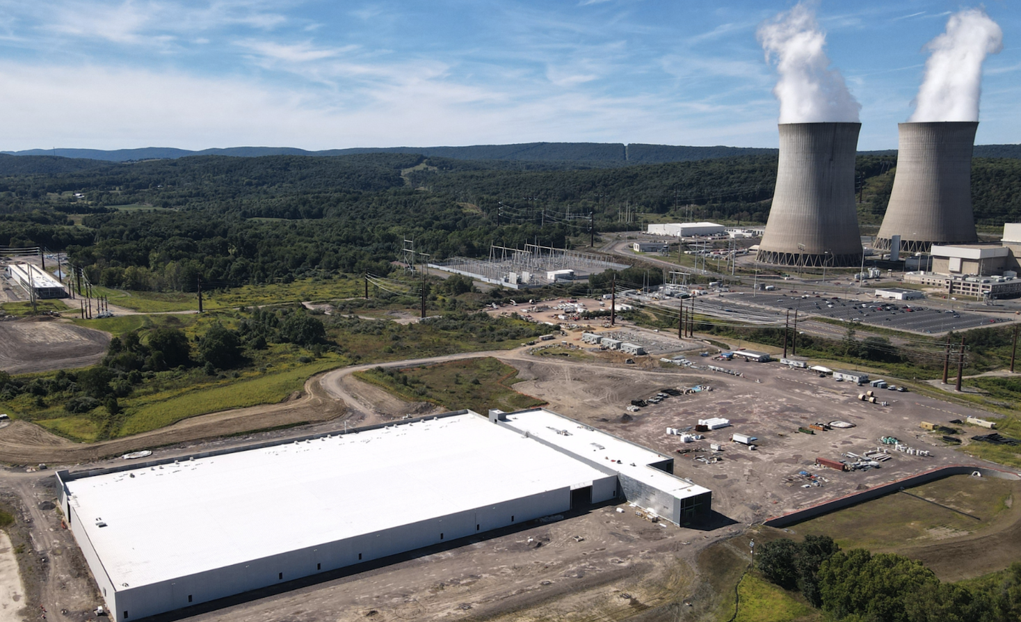 Riesgos de los Centros de Datos Nucleares: Amazon y los Desafíos de la Red Eléctrica y la Ciberseguridad